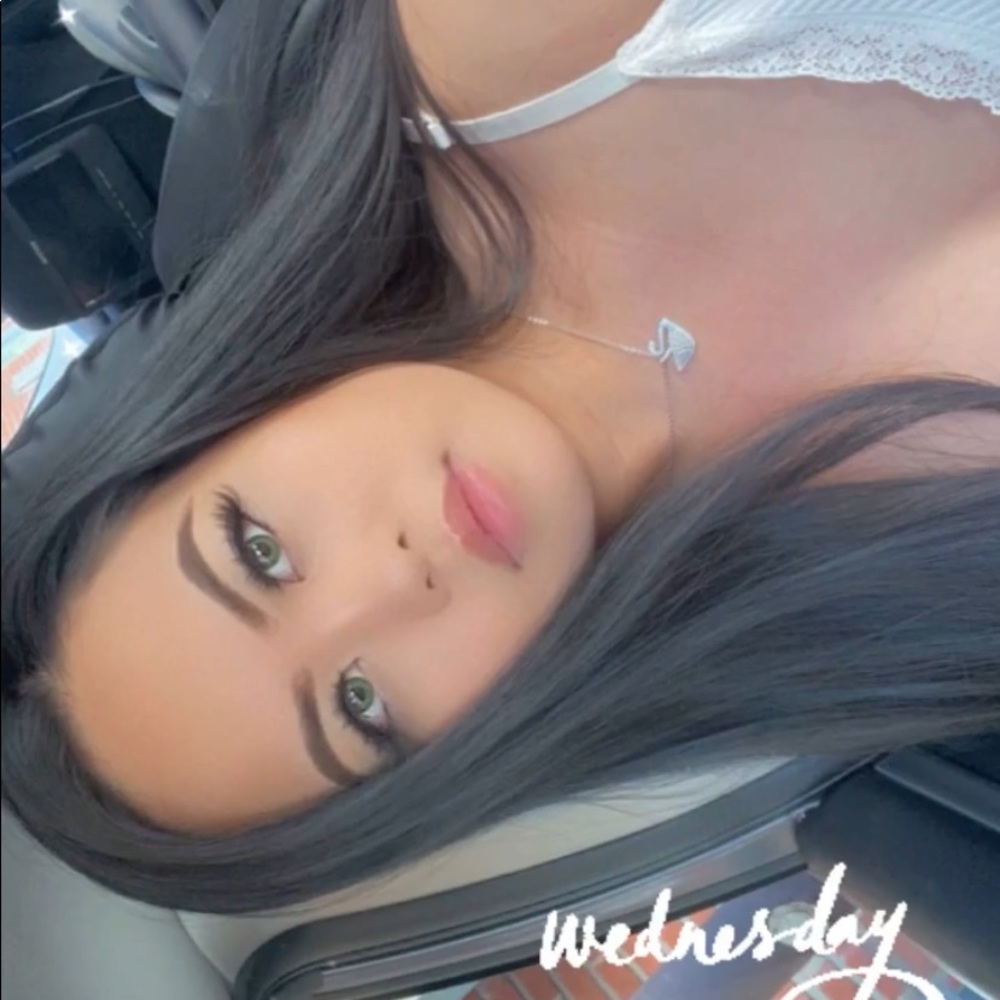 Meet your Posher, Crystal
